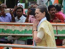 Lok Sabha Election 2019: आज रायबरेली में नामांकन भरेंगी सोनिया गांधी, रोड शो की भी है तैयारी