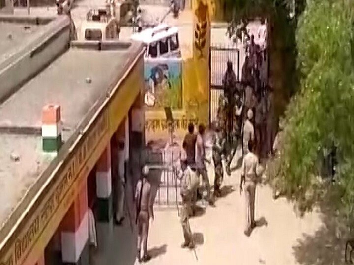 Loksabha election 2019 Dispute between people and BSF personals on polling booth in Kairana, BSF did air firing कैराना: बिना आईडी के वोट डालने पहुंचे लोगों को रोकने पर विवाद, BSF ने की हवाई फायरिंग