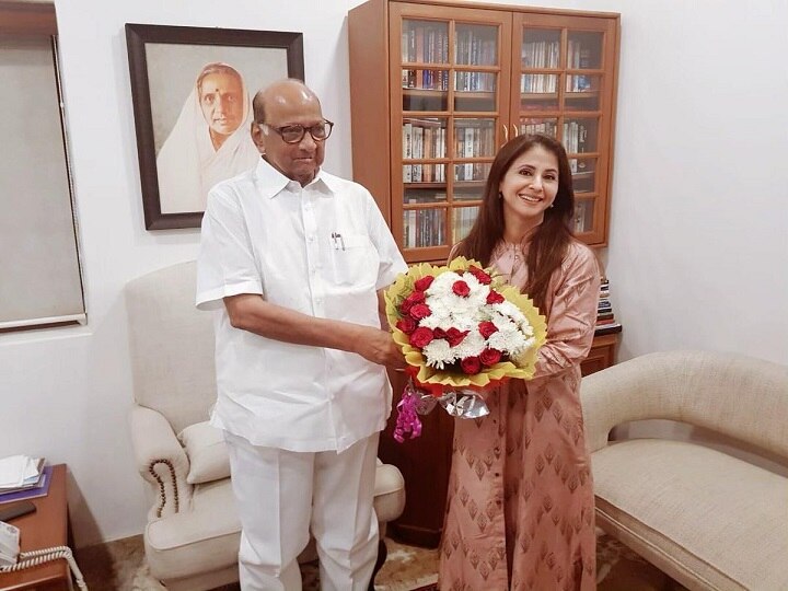 Lok Sabha Election 2019 Urmila Matondkar meets NCP Chief Sharad Pawar मुंबई: शरद पवार से मिलीं उर्मिला मातोंडकर, लोकसभा चुनाव में मांगा उनसे मार्गदर्शन