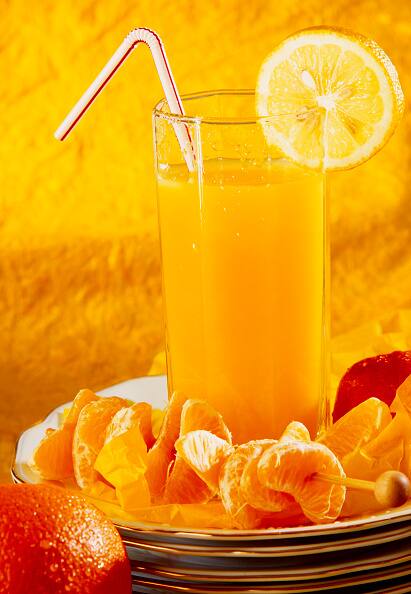 ఖాళీ కడుపుతో ఫ్రూట్ జ్యూస్ తాగుతున్నారా? అయితే రిస్క్​లో పడ్డట్లే