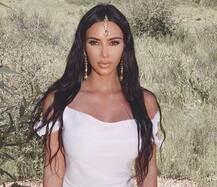 चर्च में मांग टीका पहन कर गई थीं किम कार्दशियां, लोगों ने किया ट्रोल