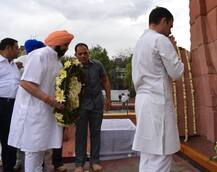 राहुल गांधी ने जालियांवाला बाग पहुंचकर शहीदों को दी श्रद्धांजलि, कल स्वर्ण मंदिर में टेका था माथा
