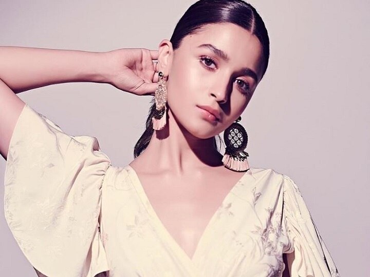 after bollywood now alia bhatt wants to work in hollywood as well  बॉलीवुड के बाद अब हॉलीवुड में काम करना चाहती हैं आलिया भट्ट, जाहिर की ये ख्वाहिश