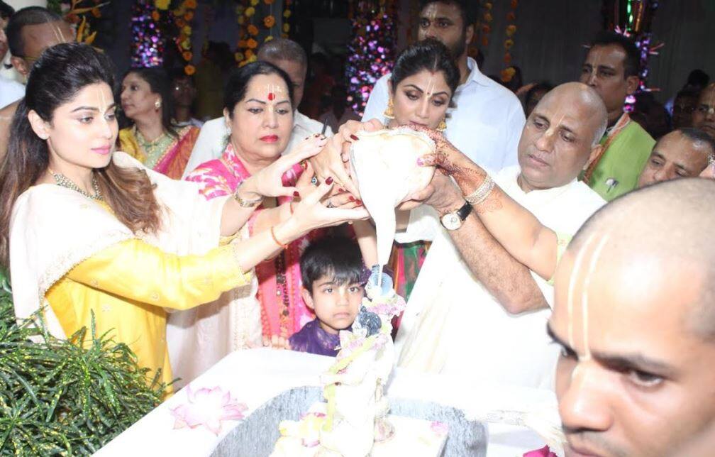 हरे रामा हरे कृष्णा मंदिर' में परिवार संग दर्शन करने पहुंची शिल्पा शेट्टी, देखें वीडियो