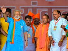 अलीगढ़ की रैली में मोदी की सुरक्षा में बड़ी चूक, मंच के नीचे तार जलने से आग लगी, बड़ा हादसा टला