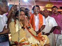 कांग्रेस नेता शशि थरूर गंभीर रूप से घायल, सिर में आई चोट, लगे 6 टांके