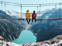 इस कपल की तस्वीरें हैं बेहद रोमांटिक और खतरनाक, देखेंगे तो दंग रह जाएंगे