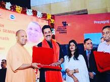 बीजेपी ने गोरखपुर से रवि किशन को दिया टिकट, जूताकांड से विवादों में आए शरद त्रिपाठी का टिकट कटा