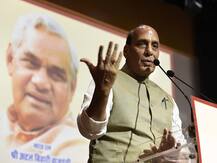 VIP सीट: लखनऊ से राजनाथ सिंह ने भरा नामांकन, BJP के इस गढ़ में कभी वाजपेयी की तूती बोलती थी