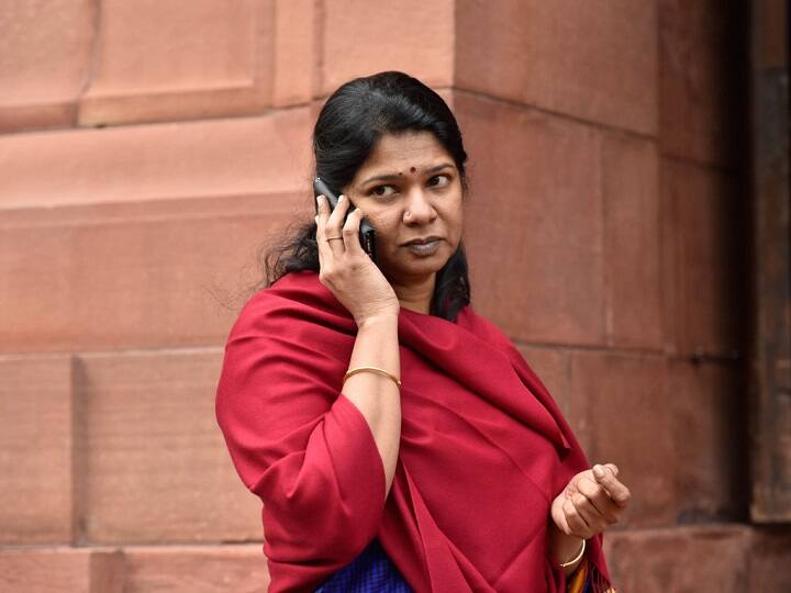 डीएमके सांसद कनिमोई कोरोना वायरस से संक्रमित होने के बाद अस्पताल में भर्ती, चुनावी सभाएं रद्द DMK MP Kanimozhi tests positive for coronavirus, admitted in hospital डीएमके सांसद कनिमोई कोरोना वायरस से संक्रमित होने के बाद अस्पताल में भर्ती, चुनावी सभाएं रद्द