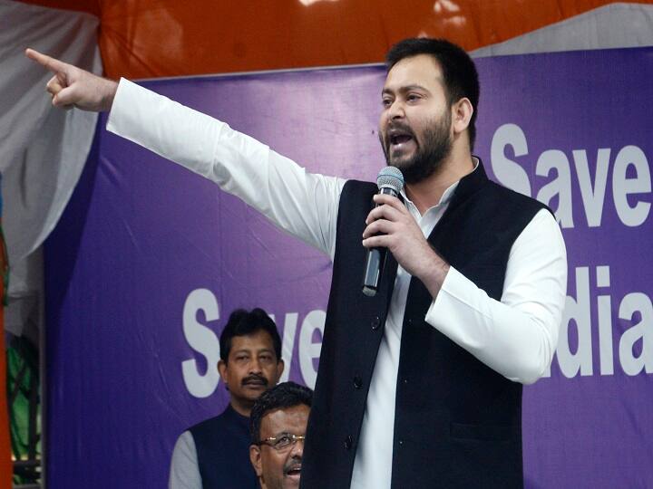 Tejashwi Yadav Counterattack on sushil kumar modi says you are srijan thief संघ से मदद के दावे पर भड़के तेजस्वी, सुशील मोदी से कहा- लालू ने संघियों की नाक में रस्सी पहना दी थी