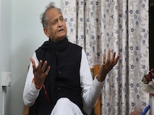 राजस्थान: गहलोत सरकार ने बदला सिलेबस, अब सावरकर की क्रांतिकारी जीवनी नहीं अंग्रेजों से दया मांगने वाली कहानी पढ़ाई जाएगी