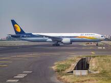 जेट एयरवेज की सारी सेवाएं आज रात 12 बजे से बंद, बैंकों से नहीं मिली 400 करोड़ की मदद