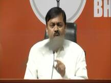 दिल्ली में BJP मुख्यालय में प्रेस कॉन्फ्रेंस के दौरान जीवीएल नरसिम्हा राव पर जूता फेंका गया