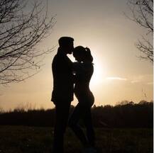 प्रेगनेंसी में इस हॉट अंदाज में तस्वीरें खिंचवाती दिख रही है ये हसीना, देखें तस्वीरें