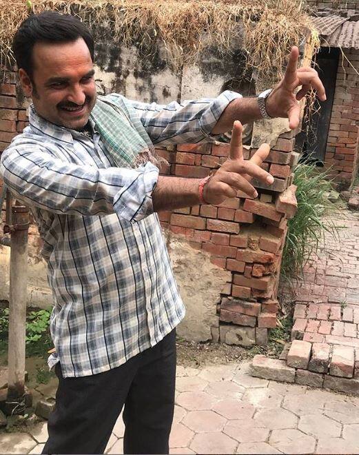 वर्क फ्रंट की बात करें तो बता दें कि पंकज त्रपाठी हाल ही में रिलीज हुई फिल्म 'द: ताशकंद फाइल्स' में दिखाई दिए हैं.