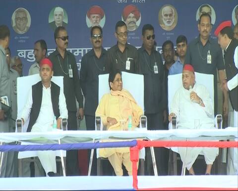 24 साल बाद मंच पर मुलायम-मायावती एक साथ: BSP मुखिया का पीएम पर निशाना, कहा- मुलायम फर्जी पिछड़े नहीं 24 साल बाद मंच पर मुलायम-मायावती एक साथ: BSP मुखिया का पीएम पर निशाना, कहा- मुलायम फर्जी पिछड़े नहीं