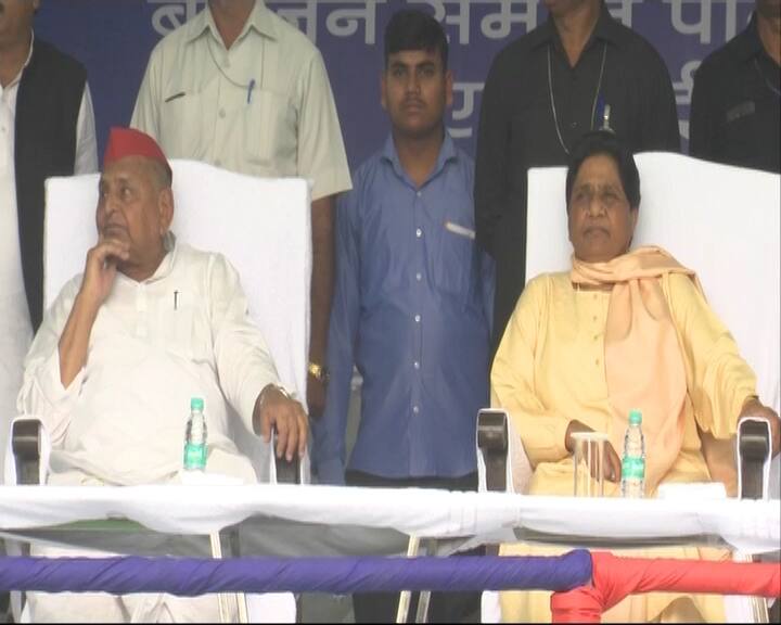 उन्होंने कहा कि मायावती जी ने हमारा मनोबल बढ़ाने का काम किया है और अब गठबंधन को कोई रोक नहीं सकता है. आपने (मायावती) सही पकड़ा कि वो लोग फर्जी पिछड़े हैं और हम जन्म से पिछड़े हैं. अब जो परिणाम आएगा वो ऐतिहासिक होगा और देश का प्रधानमंत्री बदला जाएगा.