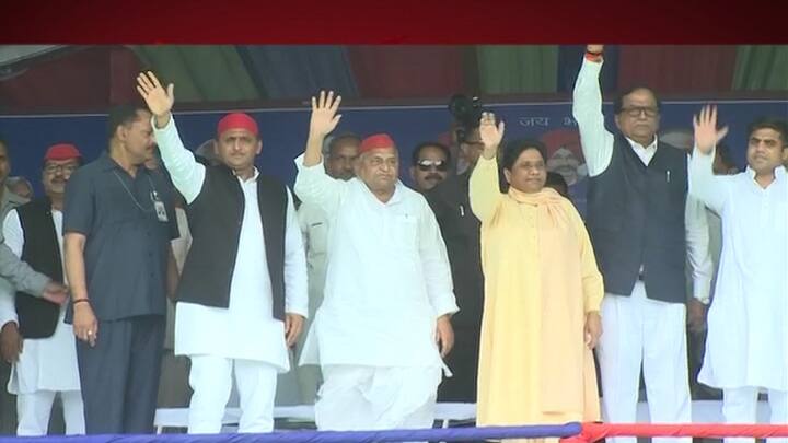 मायावती ने कहा कि यदि केंद्र में हमारी सरकार बनाती है तो हम बीजेपी-कांग्रेस की तरह छोटी-मोटी आर्थिक मदद नहीं करेंगे बल्कि देश के सबसे गरीब लोगों को नौकरियां दिलाने के साधन लाएंगे. पीएम मोदी ने हमारे गठबंधन को शराब बताया था लेकिन मैं ये कहना चाहती हूं कि आप लोग बीजेपी को केंद्र की सत्ता से उखाड़ फेंकने के लिए नशे में हैं. अब आप लोग बीजेपी को सत्ता से हटाकर ही दम लें.