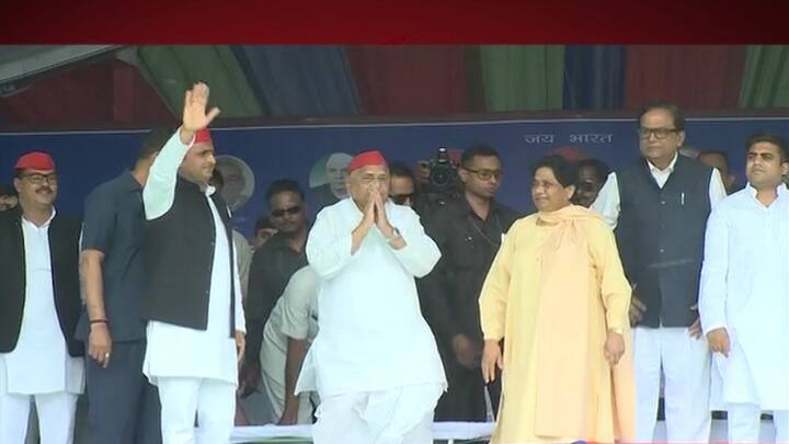 मायावती ने कहा कि मुलायम सिंह यादव की विरासत के असली और एकमात्र हकदार अखिलेश यादव ही हैं. यहां मायावती साफ तौर पर शिवपाल सिंह यादव और उनकी पार्टी का नाम लिए बिना अपना संदेश लोगों तक पहुंचाती नजर आईं.