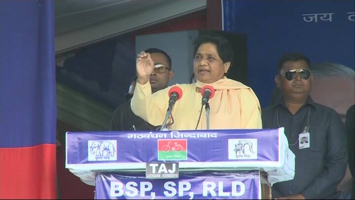 मुलायम सिंह यादव ने अपने भाषण में मायावती की तारीफें कीं जिसके बाद मायावती ने भी अपने भाषण में मुलायम सिंह यादव को पिछड़े वर्ग का असली नेता बताया. मायावती ने बार बार जनता से मुलायम सिंह को जिताने के लिए अपील की.