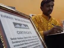 मिस्टर उल्टा-पुल्टा के हैं अजब शौक, तीन भाषाओं में उल्टे अक्षरों में लिख दी मोदी-योगी की बायोग्राफी