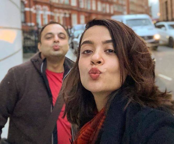 सुरवीन चावला ने 2015 में बॉयफ्रेंड अक्षय ठक्कर के साथ सीक्रेट वेडिंग की थी. हालांकि शादी को उन्होंने साल भर पहले ही ऑफिशियल किया था. जिसके बाद भी हैरान रह गए थे. सभी तस्वीरें - इंस्टाग्राम