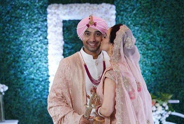 शनिवार को शरद मल्होत्रा ने रिप्सी संग सात फेरे लिए इससे पहले शुक्रवार को दोनों की मेंहदी और संगीत सेरेमनी हुई. इन दोनों ही फंक्शन्स को भी काफी निजी रखा गया था. (तस्वीर- सोशल मीडिया)