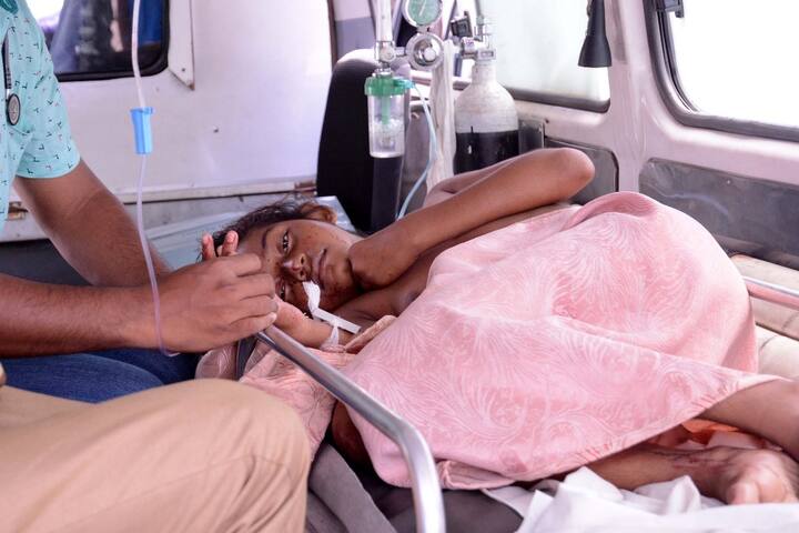 अब तक किसी आतंकी संगठन या समूह ने इन हमलों की जिम्मेदारी नहीं ली है.