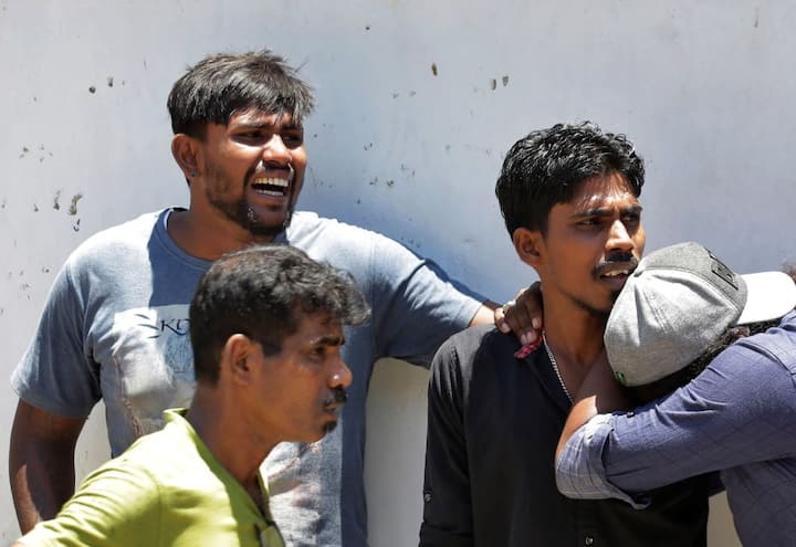 कोलंबो में भारतीय उच्चायोग ने 3 भारतीयों की मौत की जानकारी दी है. मृतकों के नाम लक्ष्मी, नारायण चंद्रशेखर और रमेश हैं.