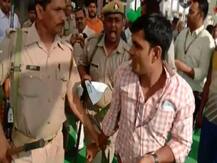 यूपी: संभल में चुनाव अधिकारी की पिटाई, बीजेपी कार्यकर्ताओं पर लगा आरोप