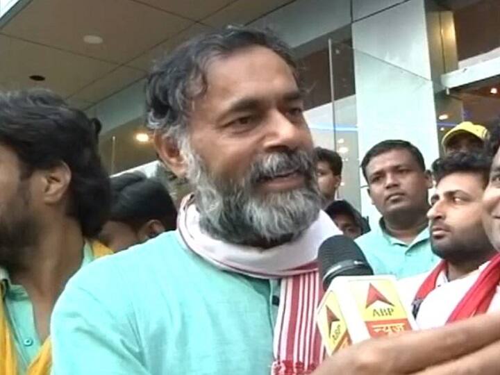 Lok Sabha Election 2019 Yogendra Yadav seeks vote for Kanhaiya Kumar in Begusarai कन्हैया के लिए वोट मांगने पहुंचे योगेंद्र यादव, कहा- बेगूसराय का चुनाव भारत की आत्मा को बचाने का प्रतीक बना
