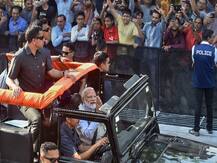 वोटिंग के बाद PM मोदी के \'रोड शो\' पर चुनाव आयोग ने गुजरात निर्वाचन अधिकारियों से मांगी रिपोर्ट