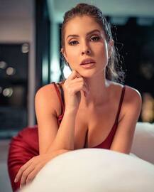 इस कॉमेडियन ने पोस्ट की ऐसी हॉट तस्वीरें, देखेंगे तो देखते ही रह जाएंगे