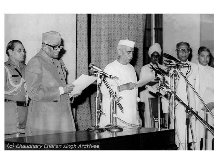 प्रधानमंत्री सीरीज 5: जिस इंदिरा गांधी को जेल भेजना चाहते थे चरण सिंह, उन्हीं के समर्थन से बने प्रधानमंत्री, एक महीने में गिरी सरकार