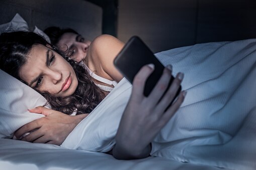 relationship tips If your partner is controlling your life, then check it like this Relationship Tips: अगर पार्टनर आपकी लाइफ को कर रहा कंट्रोल तो ऐसे करें चेक, कहीं आप भी तो नहीं हो रहे इसका शिकार