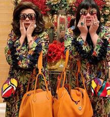 मैचिंग के कपड़े पहनने के कारण मशहूर हुए ये मां-बेटे, देखें तस्वीरें