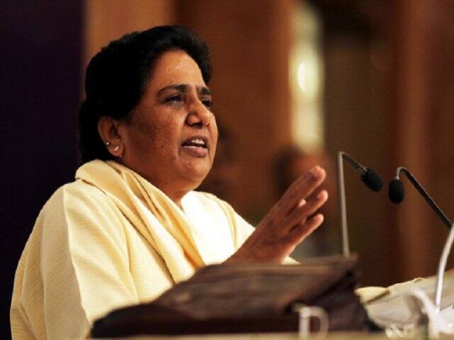UP- Mayawati said in Kanpur rally Congress and BJP have to be overthrown यूपी: कानपुर में बोलीं मायावती,'कांग्रेस, बीजेपी को जड़ से उखाड़ फेंकना है'