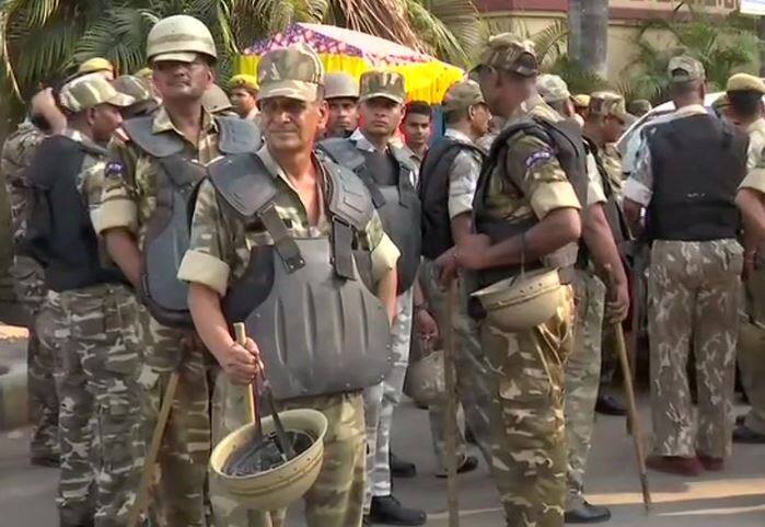 अगले दिन यानि शुक्रवार को नामांकन करने से पहले वे कालभैरव मंदिर जायेंगे और बाबा विश्वनाथ के दर्शन करेंगे. बीजेपी अध्यक्ष अमित शाह खुद इंतज़ाम में जुटे हुए हैं. बीजेपी नेताओं की टीम ने शहर में पहले ही डेरा डाल दिया है. गंगा मैया का आशीर्वाद, वाराणसी की जनता का प्यार और यही शक्ति देते मुझे अपार. पीएम नरेंद्र मोदी के रोड शो का यही थीम है.