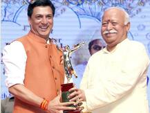 RSS चीफ मोहन भागवत ने मधुर भंडारकर को 77वें दीनानाथ मंगेशकर अवॉर्ड से किया सम्मानित