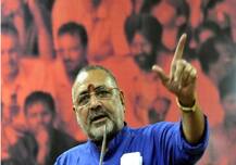 बेगूसराय: गिरिराज ने सुनाया फिल्मी गाना, कहा- जीतने के बाद मोदी-नीतीश के सपनों को पूरा करूंगा