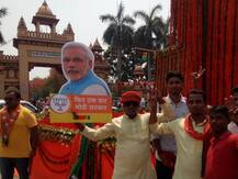 वाराणसी में पीएम मोदी का मेगा शो: जहां तक नजर जाती है, बस भीड़ नजर आती है