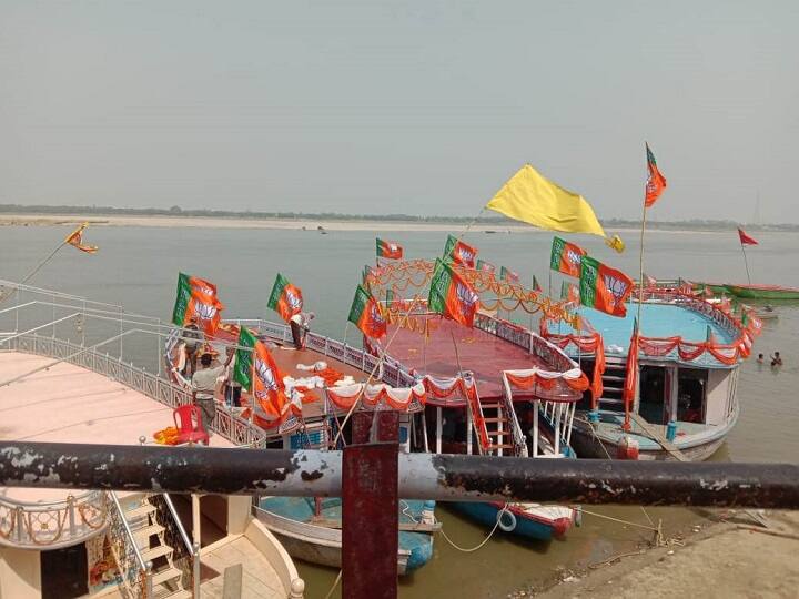 इन नावों में सवार होकर लोग गंगा आरती देखने जाएंगे. जिस वक्त पीएम गंगा आरती करेंगे उस वक्त लोग इन नावों पर खड़े होकर उस दृश्य को देखेंगे.