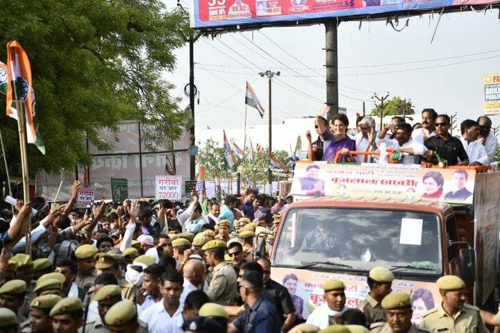 बाद में जालौन के गरौठा भोगनीपुर में प्रियंका ने कांग्रेस पार्टी के प्रत्याशी बृजलाल खाबरी के पक्ष में लगभग तीन किलोमीटर लंबा रोड शो किया. रोड शो शुरू करने के पूर्व प्रियंका आंबेडकर चौराहे पर पहुंचीं, जहां पर आंबेडकर की प्रतिमा का माल्यार्पण कर नजदीक में स्थित सैयद पदम पद शाह की मजार पर पहुंचकर चादर चढ़ाई.