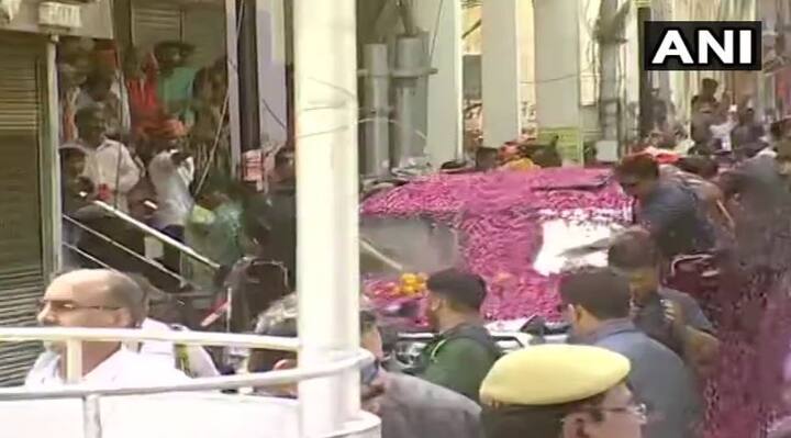 इस बार पीएम मोदी के प्रस्तावकों में चार लोग शामिल रहे. जिनमें रमाशंकर पटेल हैं जो एक साइंटिस्ट हैं. दूसरे प्रस्तावक अन्नपूर्णा शुक्ला हैं जो मदन मोहन मालवीय की मानस पुत्री है. वहीं पीएम मोदी के तीसरे प्रस्तावक जगदीश चौधरी (डोमराजा ) और चौथे प्रस्तावक सुभाष गुप्ता हैं जो पार्टी के सबसे पुराने कार्यकर्ता हैं.