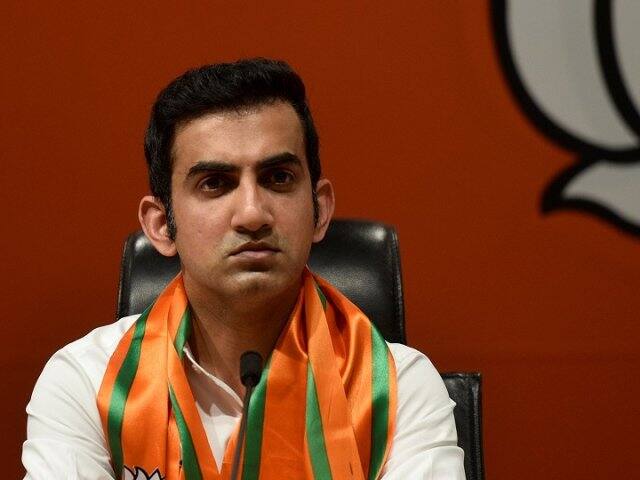 Aam Aadmi Party accused Former Cricketer Gautam Gambhir for having two voter IDs आम आदमी पार्टी ने गौतम गंभीर पर दो वोटर आईडी रखने का लगाया आरोप 