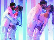 अवॉर्ड फंक्शन में जोश-जोश में परफॉर्म करते हुए एक-दूसरे को किस करने लगी ये रैपर जोड़ी, देखें तस्वीरें