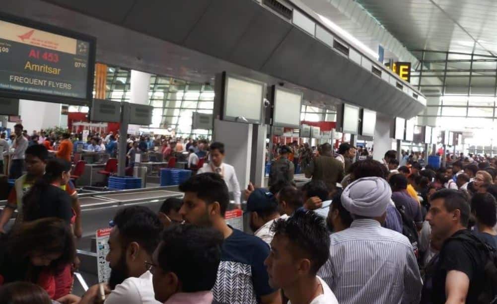 5 घंटे से अधिक समय तक ठप रहा एयर इंडिया का सर्वर, देशभर में एयरपोर्ट पर फंसे रहे सैकड़ों यात्री