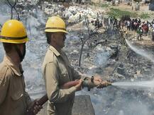 दिल्ली में आग लगने से 40 झुग्गियां जलकर राख, कोई हताहत नहीं