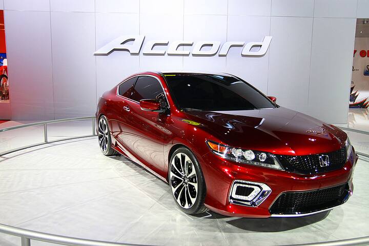 गाड़ियों के मामले में ठीक ठाक शौक- इसमें एक होंडा एकॉर्ड और छेवर्ले ब्लेजर शामिल